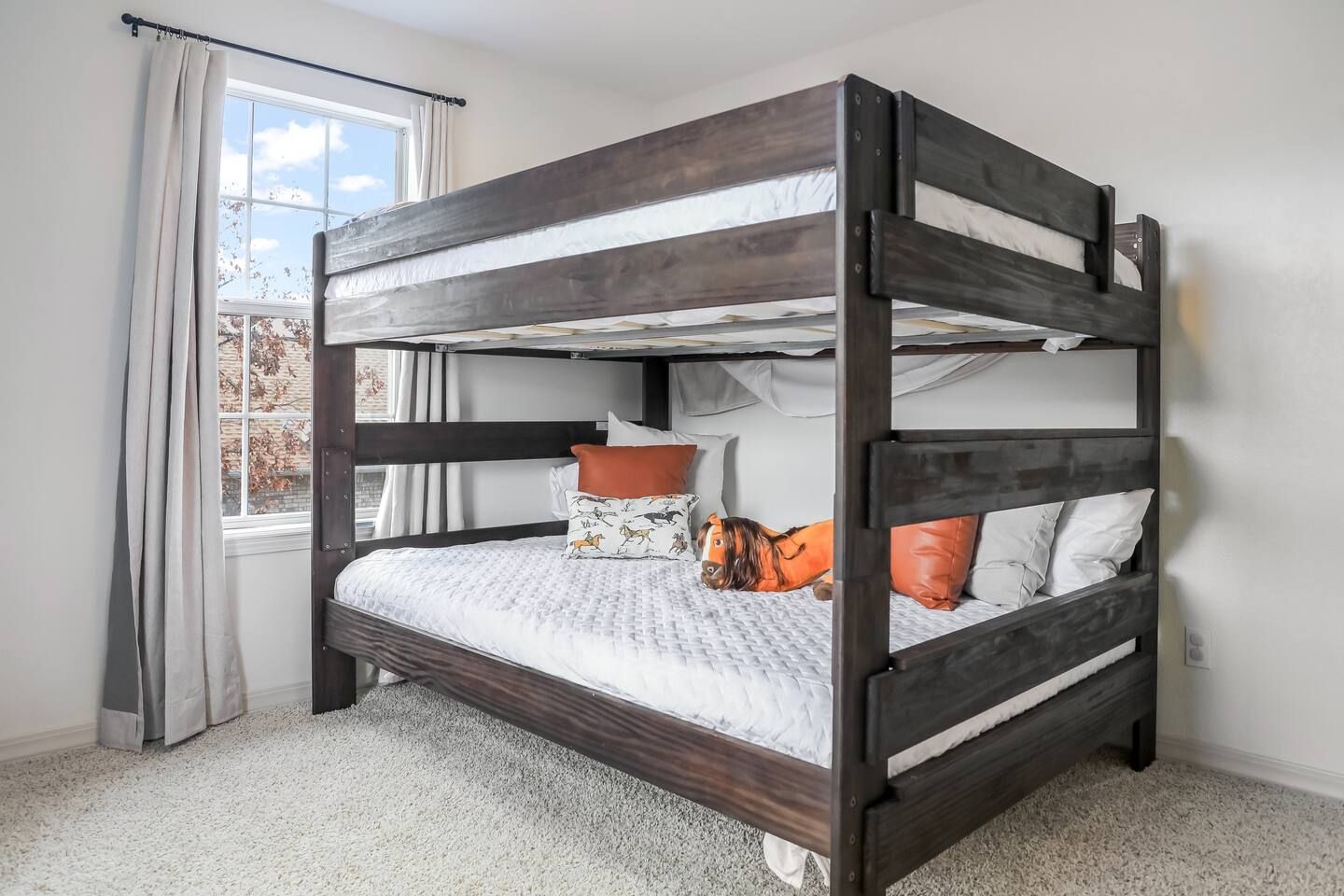 BEDROOM 5 (Queen bunk, sleeps 4)