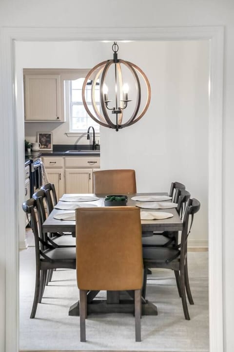 Lake Hamilton Carriage House 5BR|3.5BA Sleeps 17!