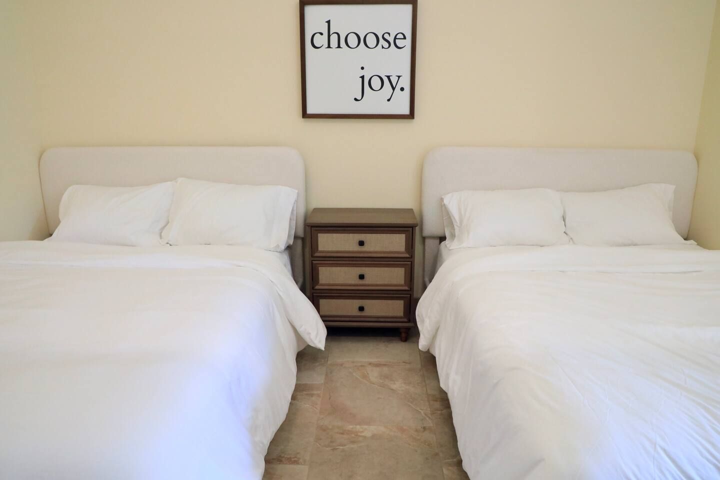Bedroom 5 (2 Queen Beds - Sleeps 4)