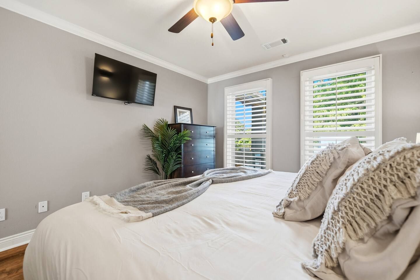 Bedroom 3 (King Bed - Sleeps 2)