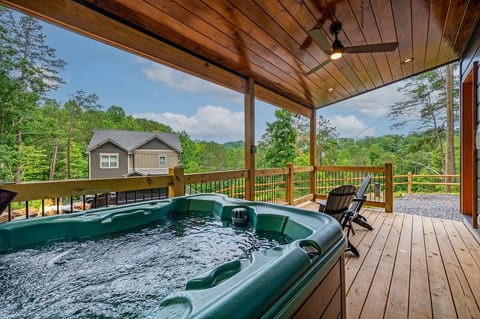 New-Luxury Meets Dark Delight/Adults Only/Red Room image 5