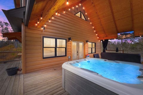 Private Red Room Cabin | Hot Tub | Couples Retreat image 2