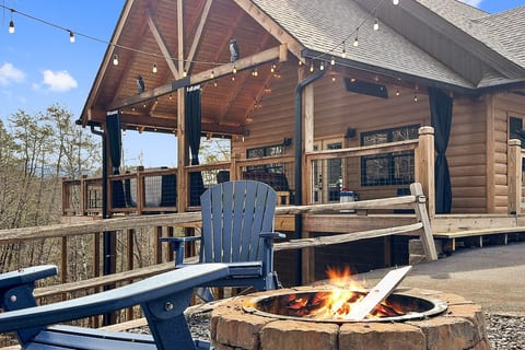 Private Red Room Cabin | Hot Tub | Couples Retreat image 3