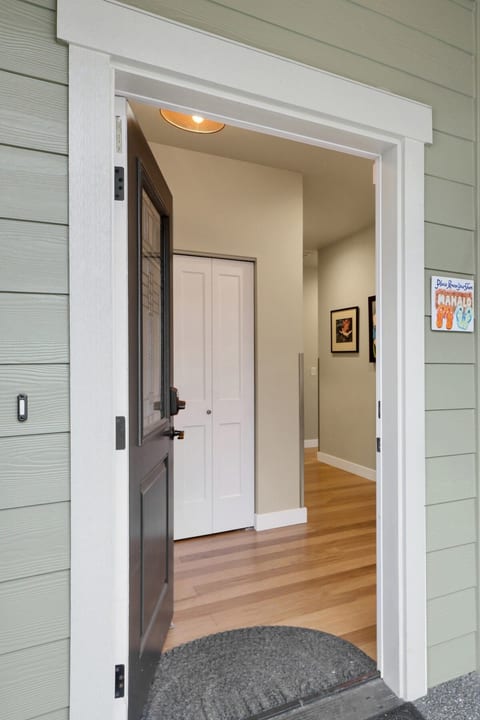 Foyer entrance with storage closet