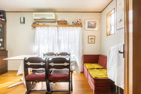 This is a fun private room in a house with a jacuzzi image 1
