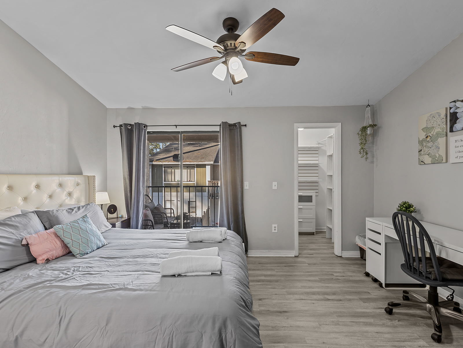 Sleek condo UF crossing