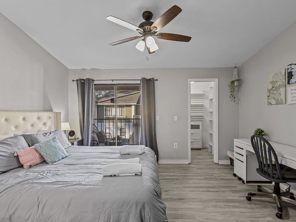 Sleek condo UF crossing - Alachua County