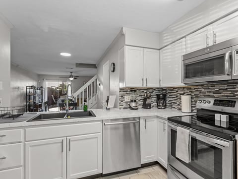 Sleek condo UF crossing