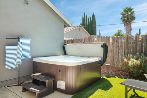 City of Trees House with Hot Tub & Game Room
