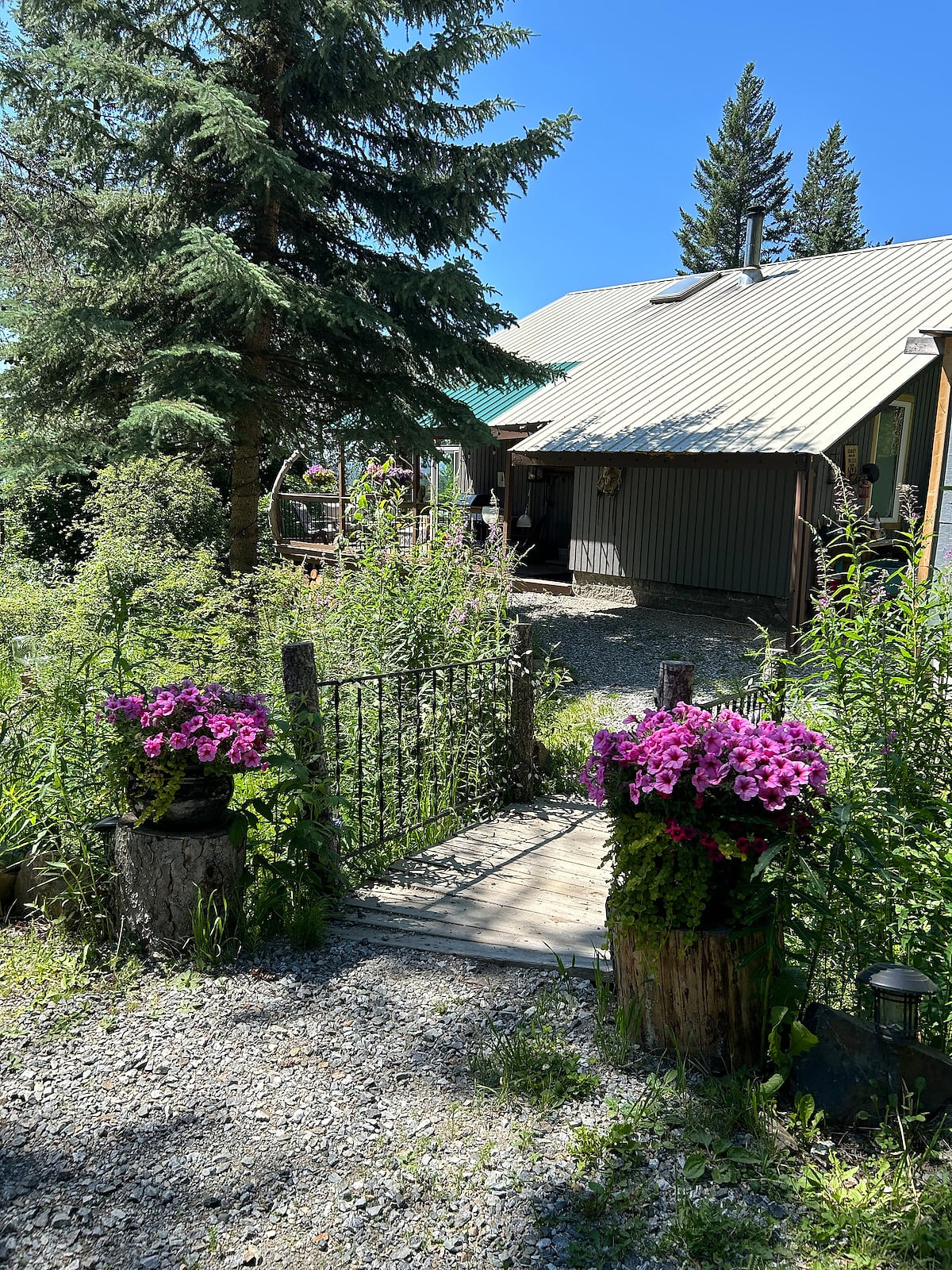Adventure Cottage near Kelowna | Private Hot Tub