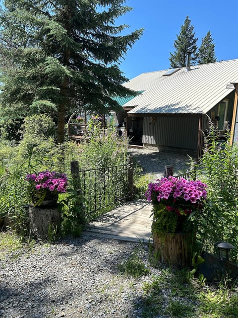 Entrance from upper parking lot