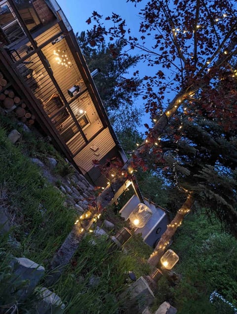 Adventure cottage w/ hottub