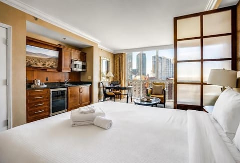Las Vegas Suite — 550 Sq. Ft. Open-Plan Studio, King Bed, Full Kitchenette, Panoramic Strip Views, 7th Floor