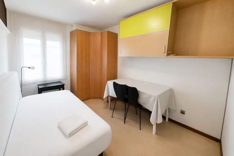 Cozy 2-Bedroom Apartment with AC