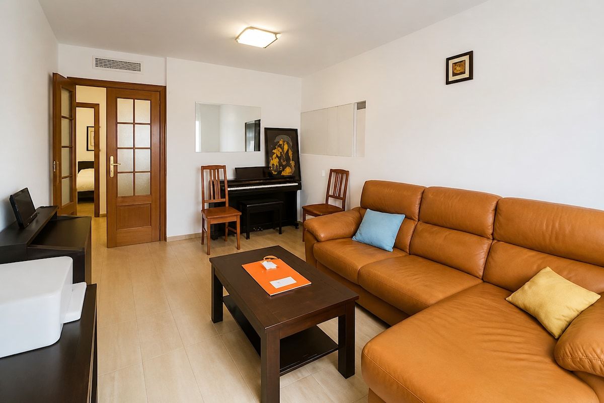 Private 2-Bedroom Apartment with A/C in Usera