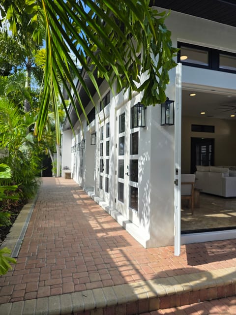 Blanca Cottage| Private 2BR Pool Home Near Siesta