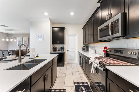 5BR Near Disney • Private Pool + Spa • Sleeps 12