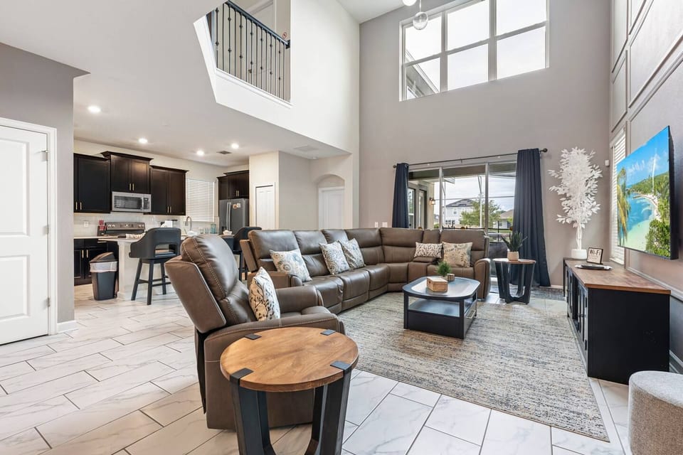 5BR Near Disney • Private Pool + Spa • Sleeps 12 - Kissimmee