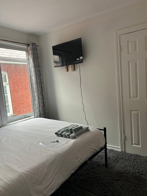Comfortable & Cozy Private Room in a Shared House.