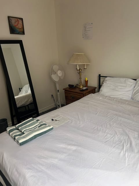 Comfortable & Cozy Private Room in a Shared House image 1