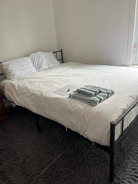 Comfortable & Cozy Private Room in a Shared House image 3