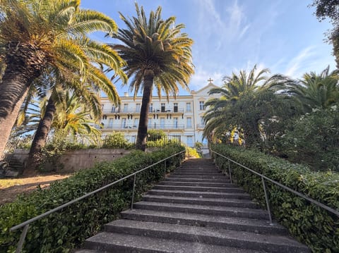 Your Riviera Base, 15 Minutes from Saint-Tropez