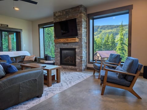 Paradise Condo 100 - Hot Tub, Views, Lift .5 miles