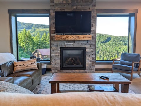 Paradise Condo 100 - Hot Tub, Views, Lift .5 miles
