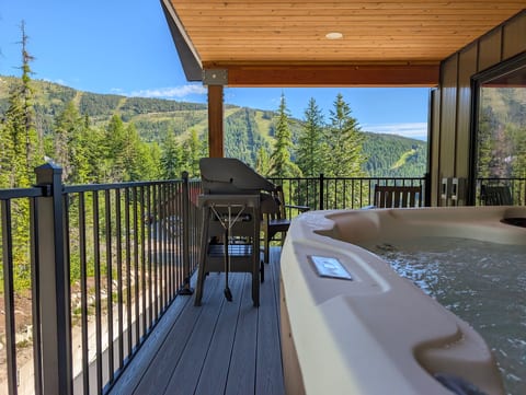 Paradise Condo 100 - Hot Tub, Views, Lift .5 miles