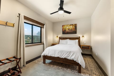 Paradise Condo 100 - Hot Tub, Views, Lift .5 miles
