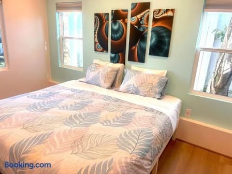 Spacious, bright and modern 1-BR Retreat