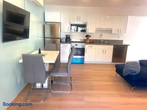 Spacious, bright and modern 1-BR Retreat