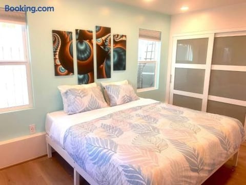 Spacious, bright and modern 1-BR Retreat