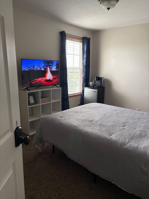 Queen Room + Kitchenette (upstairs)