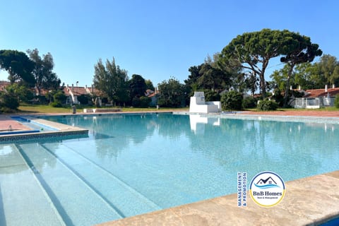 Cozy Studio with Pool - The Strip street & Beach