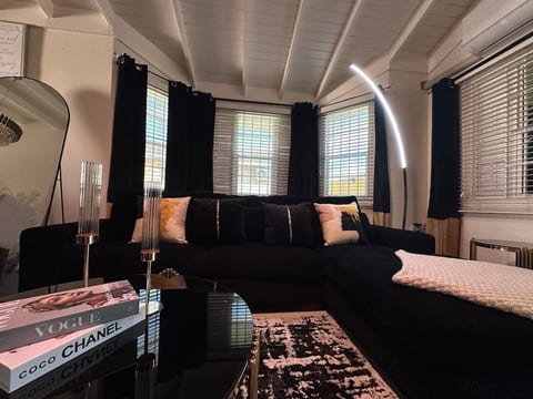 Paradise Harbour Tropical Luxury Retreat +Fully AC