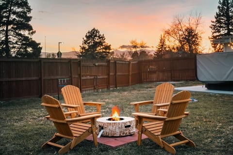 5 BR | Hot Tub•Game Room•Fire Pit•Big Backyard