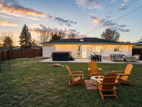 5 BR | Hot Tub•Game Room•Fire Pit•Big Backyard