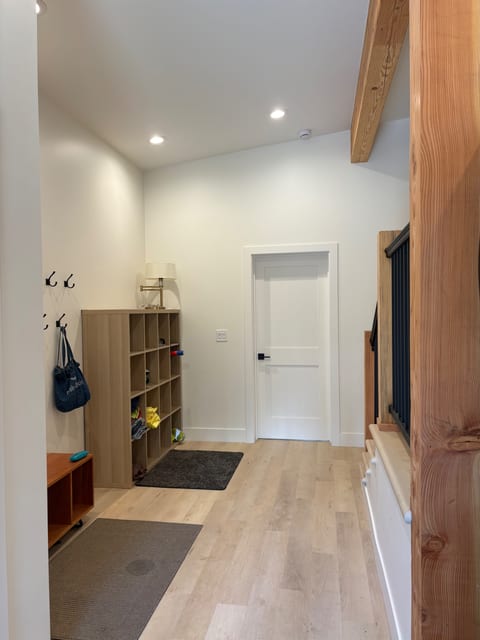 Large mudroom with a second set of washer/driers, cubbies, a bench, a boot dryer, and tons of hooks. Perfect for organizing your ski mornings for first tracks at Sugar Bowl, Royal Gorge, Boreal, Donner Mountain Ski Resort, or Soda Springs Ski Resort (all within a few miles of the cabin.)