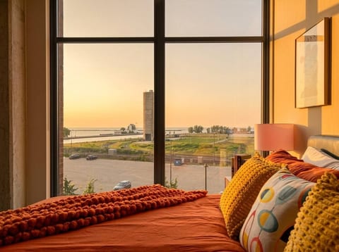 Flats DT + Balcony + Dog Park + On-site Parking