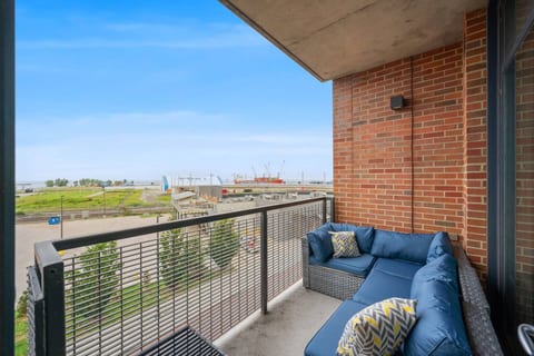 Flats DT + Balcony + Dog Park + On-site Parking