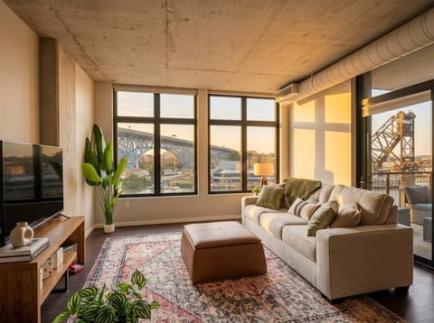 Riverfront DT Flats + Balcony + Dog Park + Parking