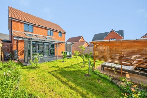 3BR Detached: SuperKing | Parking x2 | Sleeps 7 image 1