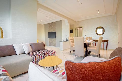 Tangerine Glow — Stylish Beachside 2BR