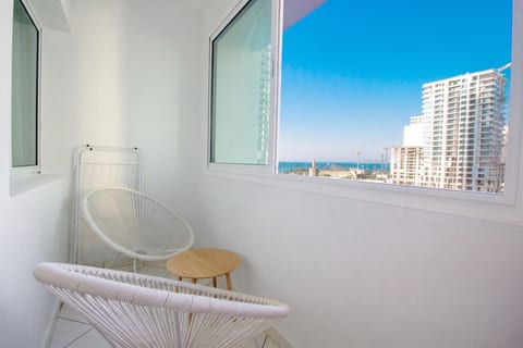 Tangerine Glow — Stylish Beachside 2BR