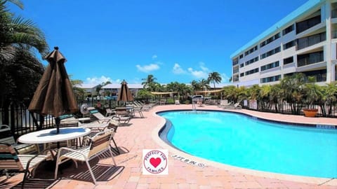 Welcome to the Oasis Pool ! Sun, Fun, Relax and repeat !