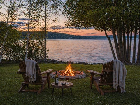 Lakefront Cottage in Charlevoix