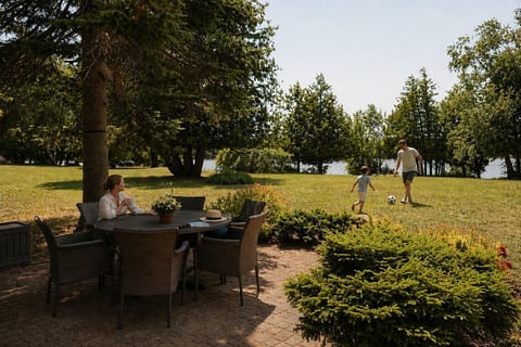 Lakefront Cottage in Charlevoix image 3