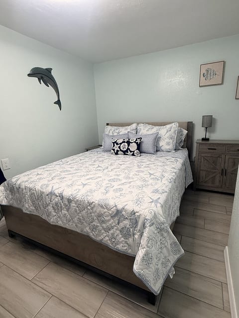 Coral cottage 2 miles to the beach bring your boat image 3