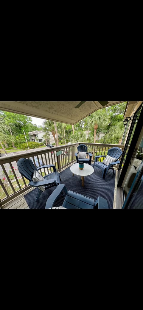 Condo w/ pool - Walk to the beach image 3